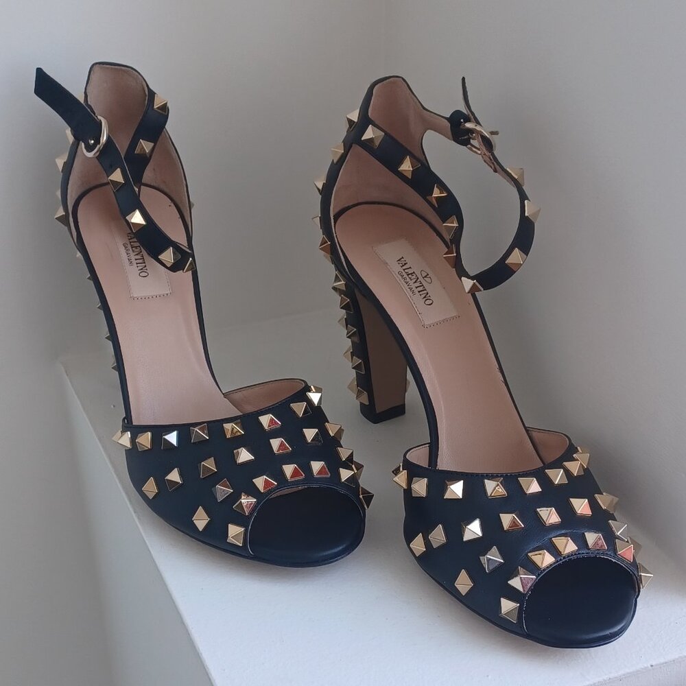 Valentino Rockstud Sandals size 41 Black